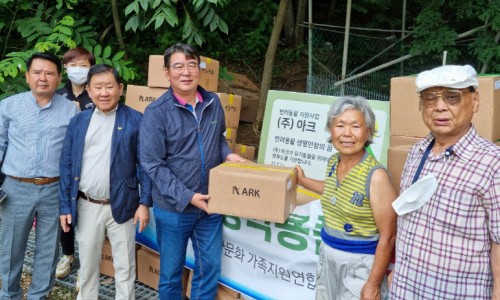 [언론보도] 이만수 자문위원, 김용서 전 수원시장·아크 유기견보호소에 사…